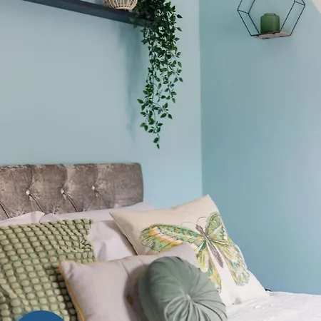 Elegant 4bed House-free Parking