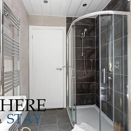 Elegant 4bed House-free Parking バロー・イン・ファーネス