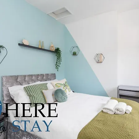 Elegant 4bed House-free Parking Holiday home