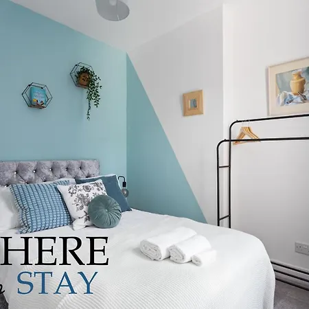Elegant 4bed House-free Parking Holiday home *