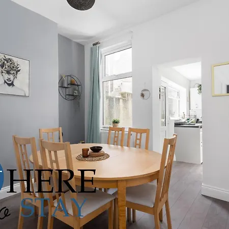 Elegant 4bed House-free Parking