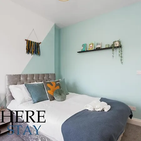 Elegant 4bed House-free Parking Holiday home *