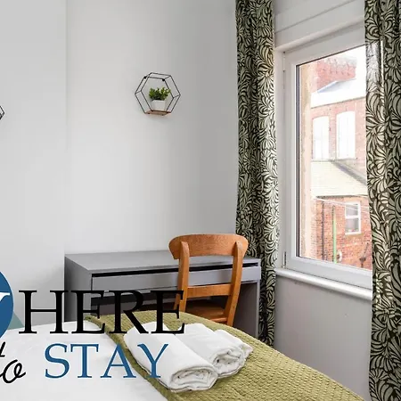 Elegant 4bed House-free Parking Holiday home *